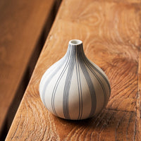 Vase gourde blanc à lignes bleues